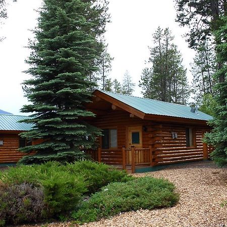 Silverwolf Log Chalets Coram エクステリア 写真