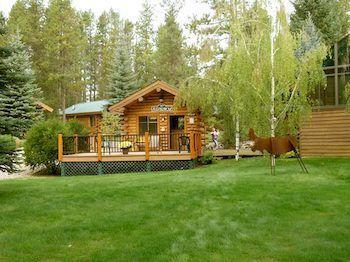 Silverwolf Log Chalets Coram エクステリア 写真