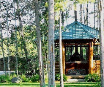 Silverwolf Log Chalets Coram エクステリア 写真