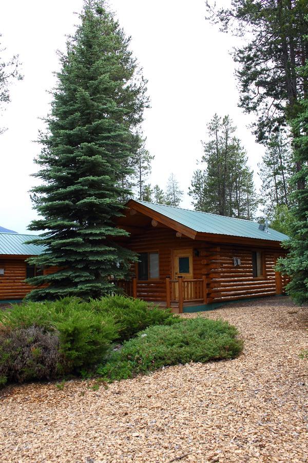 Silverwolf Log Chalets Coram エクステリア 写真