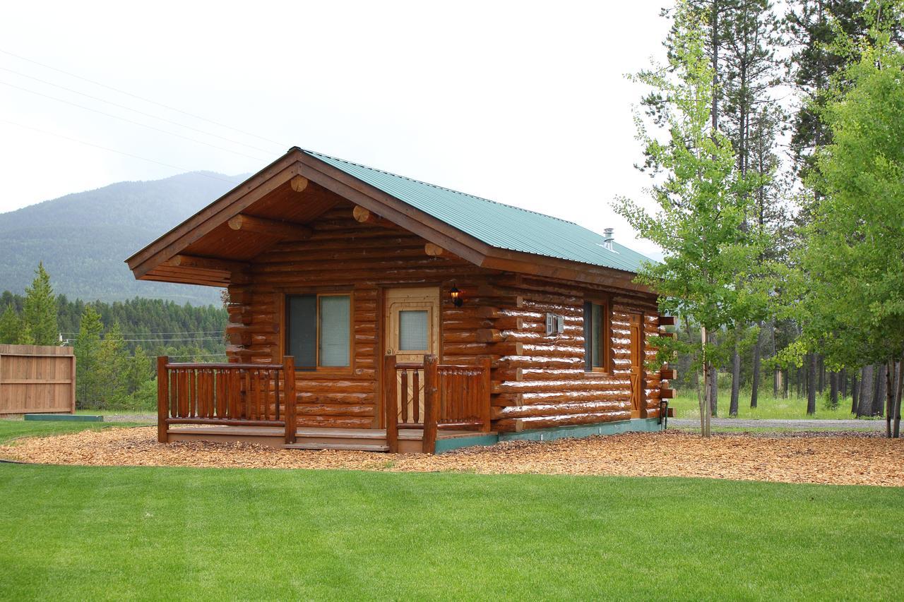 Silverwolf Log Chalets Coram エクステリア 写真